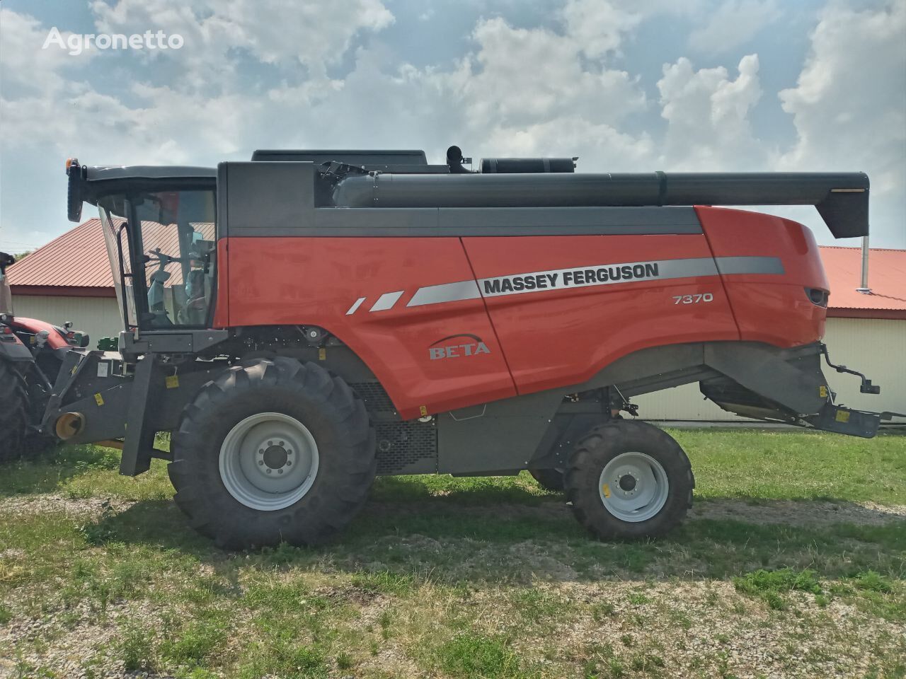 novi Massey Ferguson Beta 7370 (v naiavnosti v Ukraini) kombajn za žito