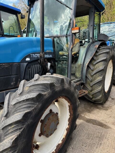 New Holland TN75D traktor točkaš
